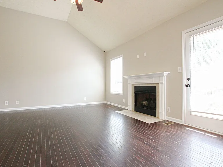 1347 Whitt Ln — Photo 4