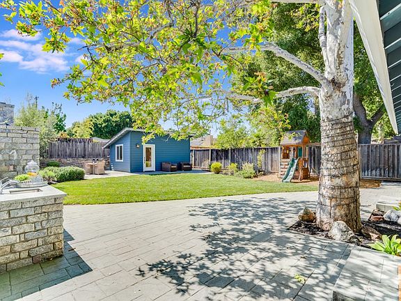 3rd image of 15681 Loma Vista Ave