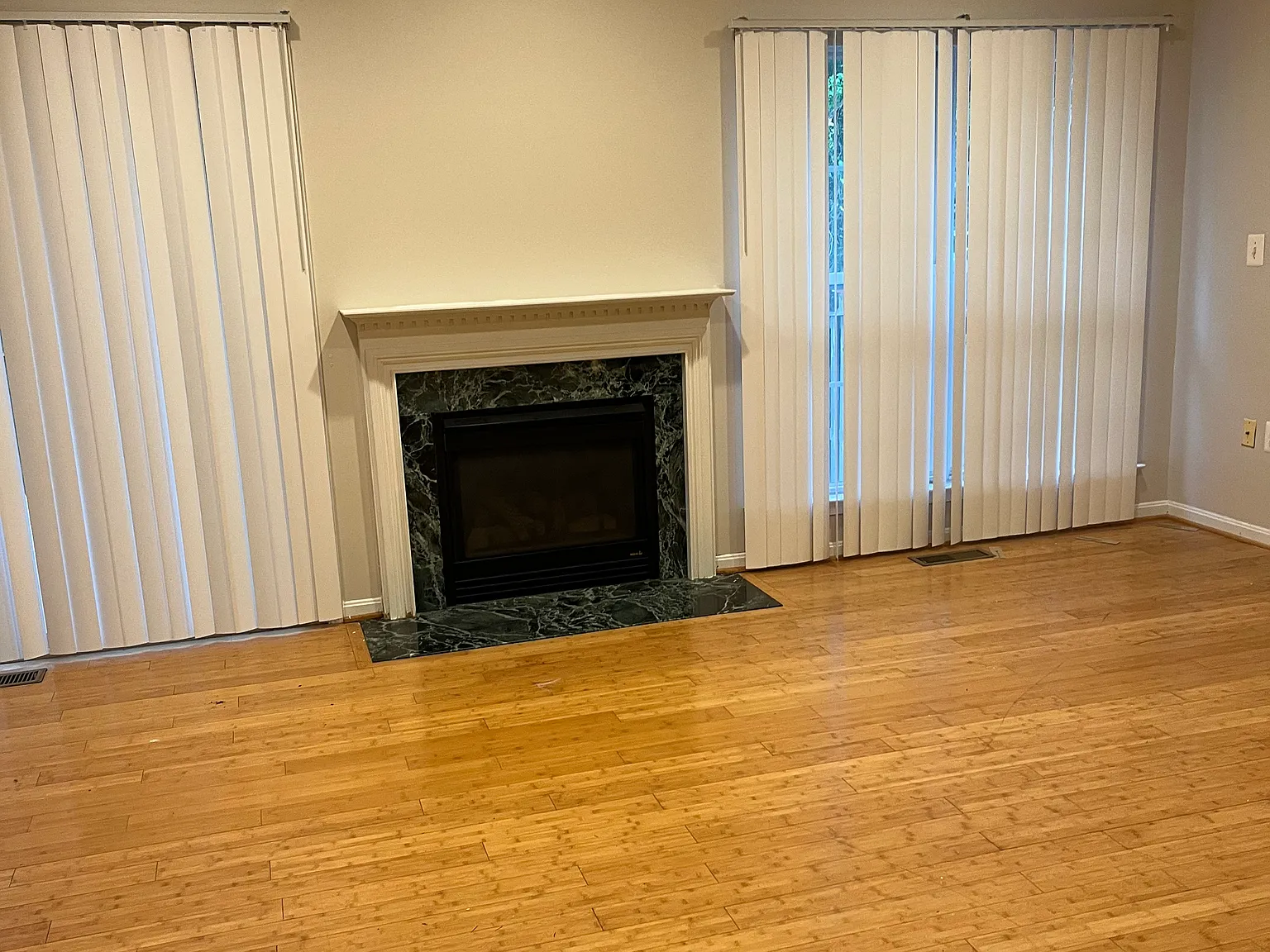4 bed, 3.5 bath, 1424 sqft, $2,700 — Photo 3