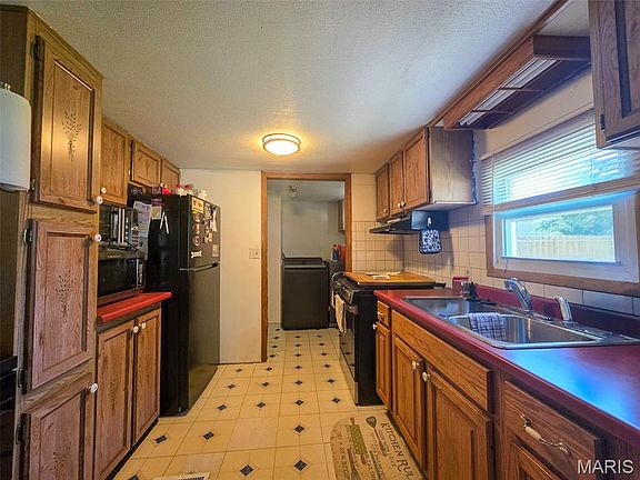4th image of 716 Myrtle St