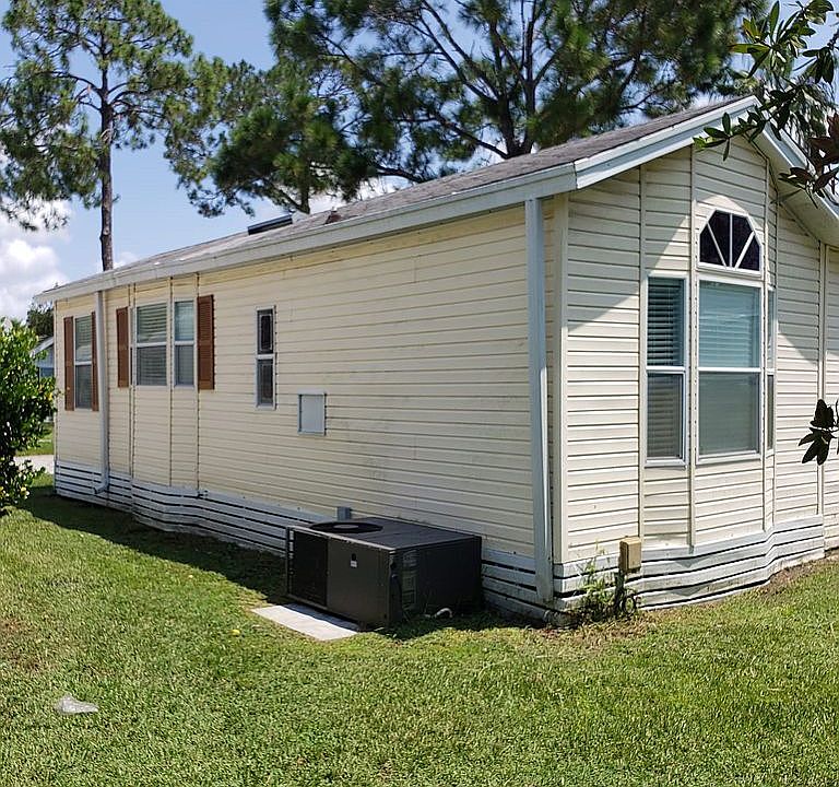 2nd image of 836 Peacock Ln