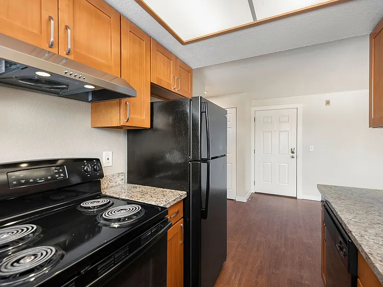 Newland Apartments — Photo 12
