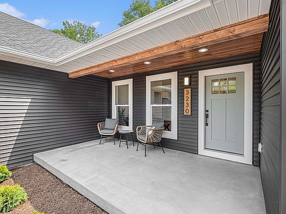 4th image of 3230 Midland Dr SE