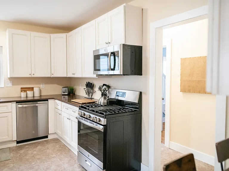 2116 Lafayette Ave NE — Photo 11