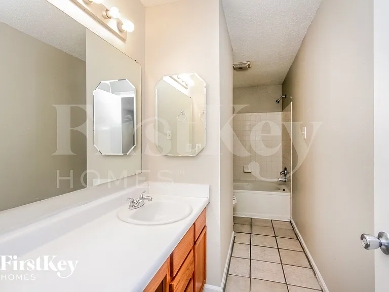 1229 Kenwood Dr — Photo 8