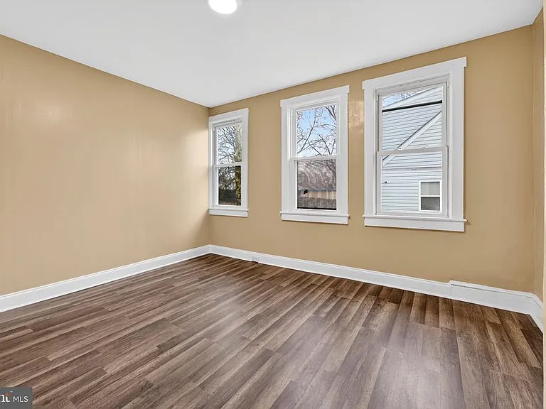 541 Engard Ave — Photo 10