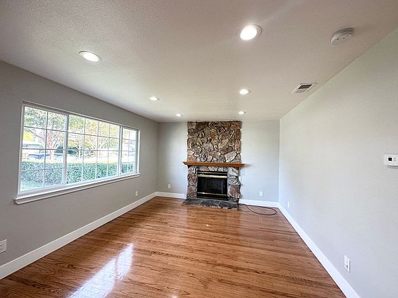 5th image of 2436 Amethyst Dr