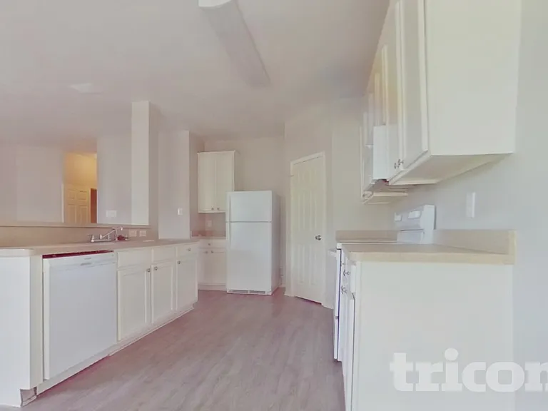 716 Kentucky Derby Ln — Photo 3