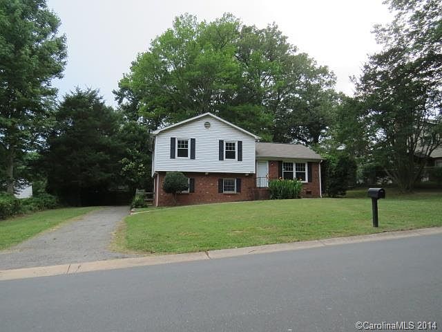 1st image of 6408 Farm Pond Ln