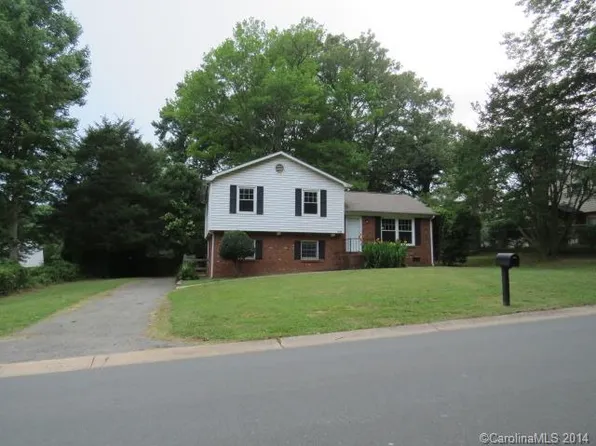 6408 Farm Pond Ln, Charlotte, NC 28212