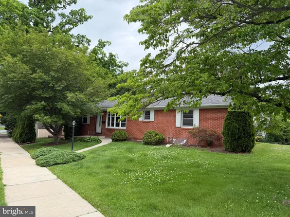 11 Scotland Rd, Chambersburg, PA 17201