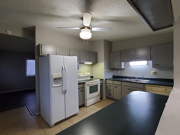 Spacious kitchen with tons of cabinets