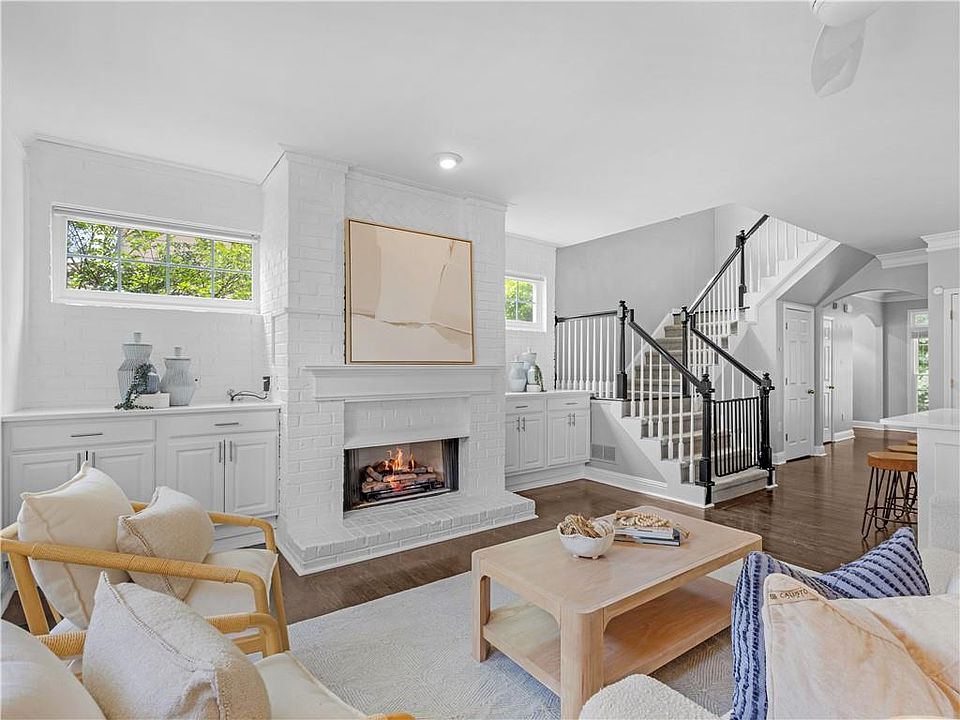 1st image of 1452 Sylvan Cir NE