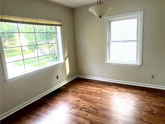 3rd image of 1368 Edgehill Ave SE