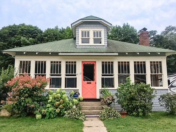 17 Wilson St, Gorham, NH 03581