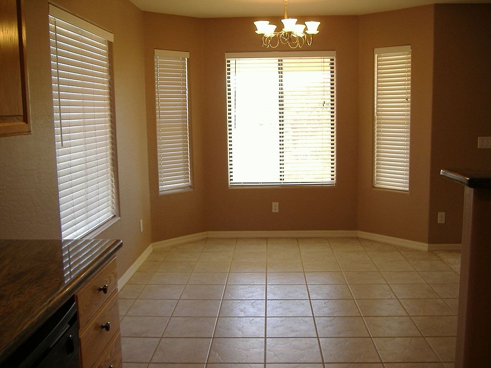 larger bay window dining area