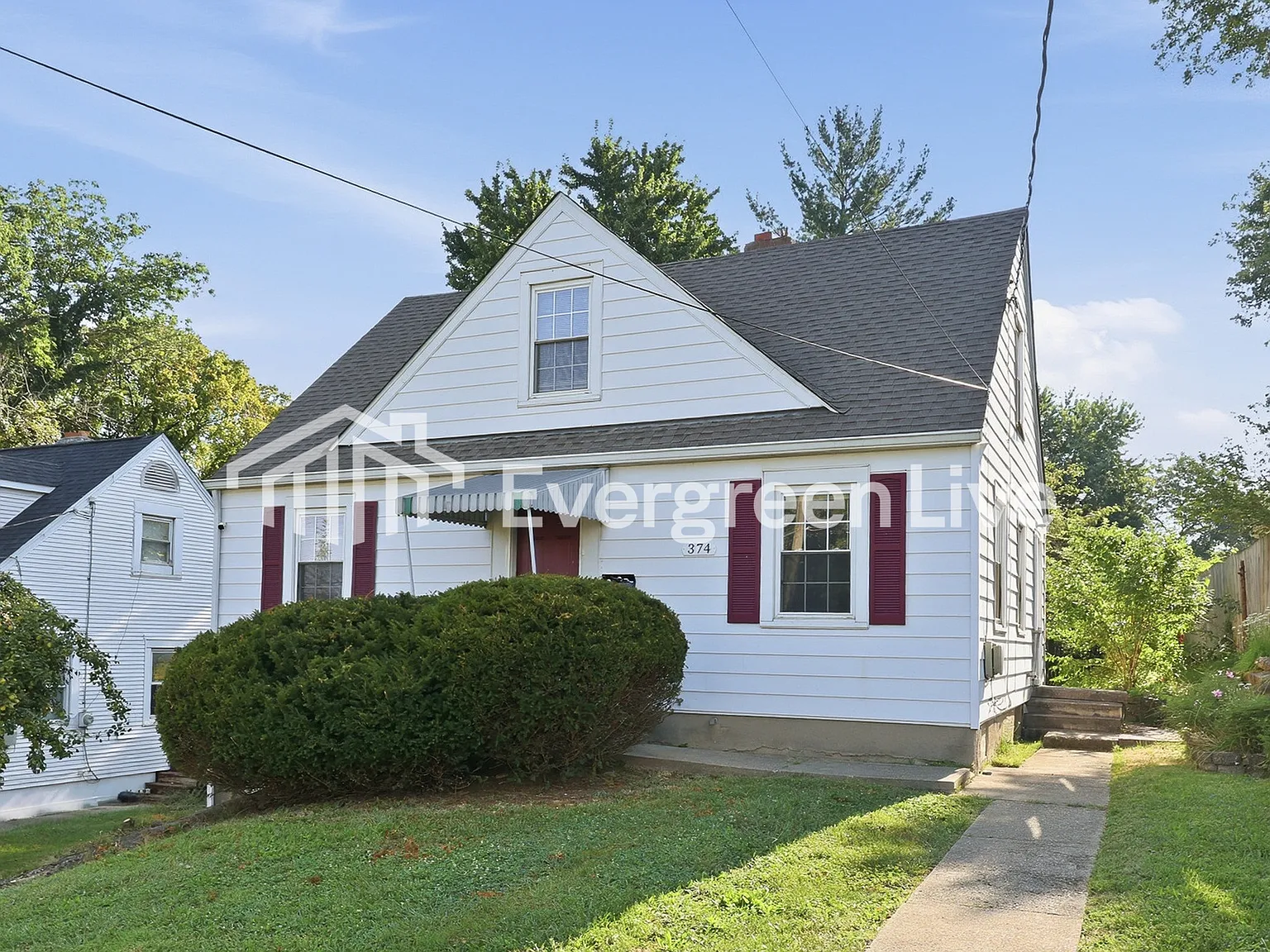 4 bed, 1.0 bath, 1032 sqft, $1,645 — Photo 2