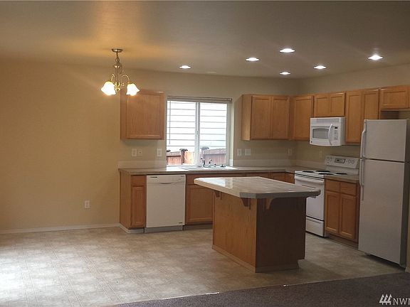 5th image of 19306 207th Street Ct E