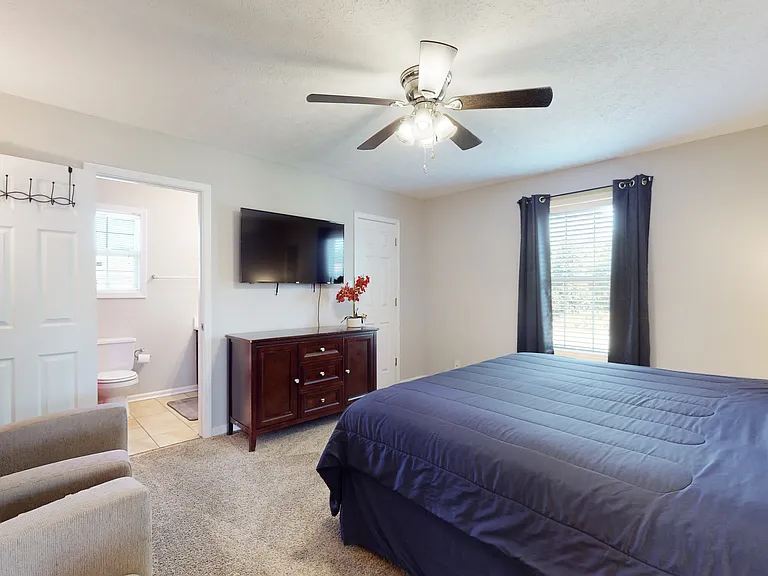 344 Pioneer Dr — Photo 12