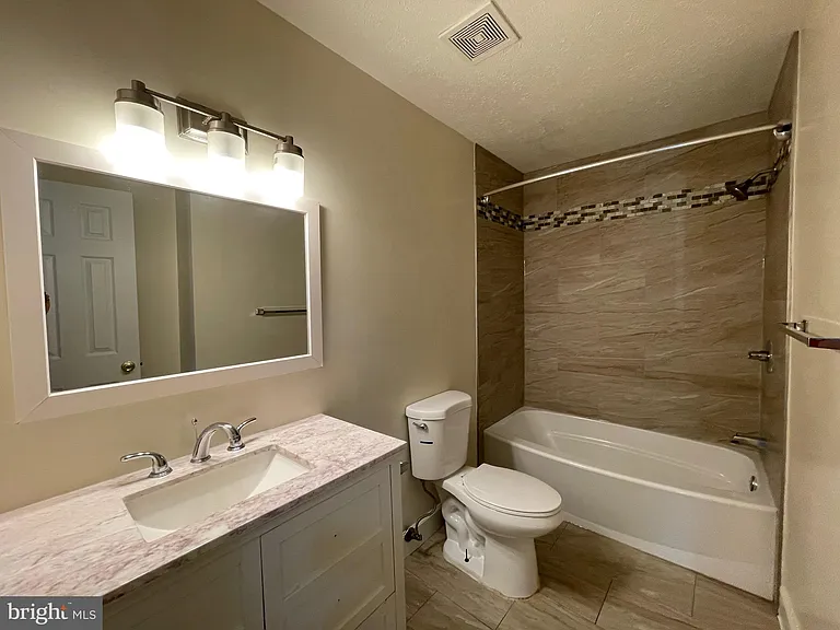 7233 Mill Creek Ct — Photo 18