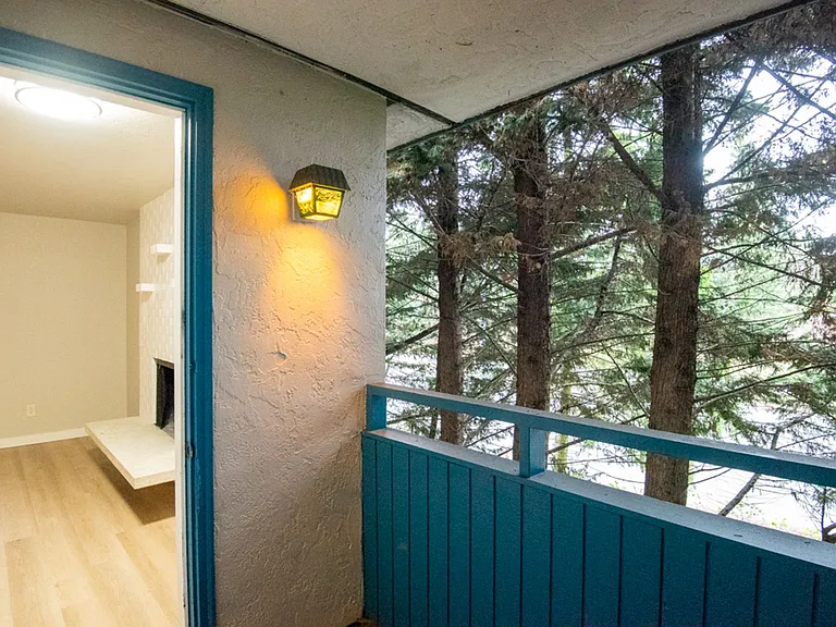 Westmont Apartments — Photo 10