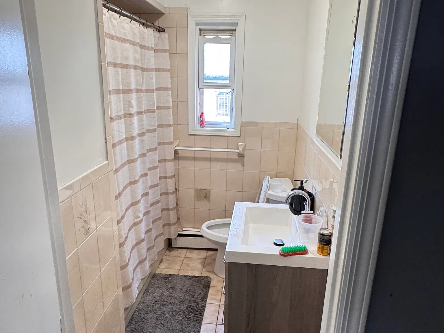 110 Chelsea Ave — Photo 1