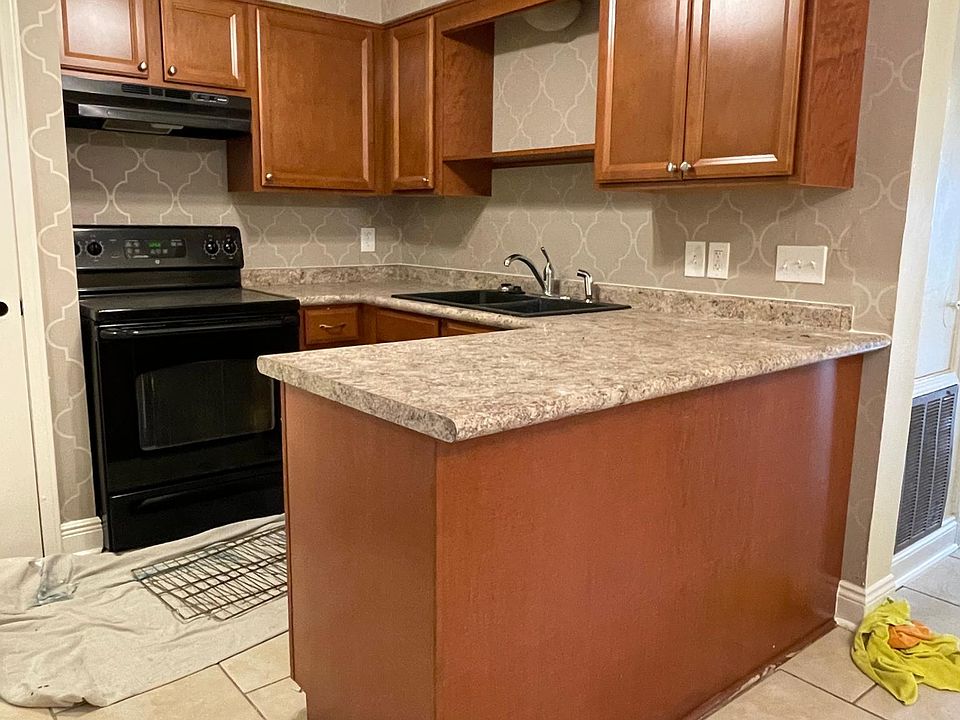 1st image of 51 Brandon Hall Dr APT B