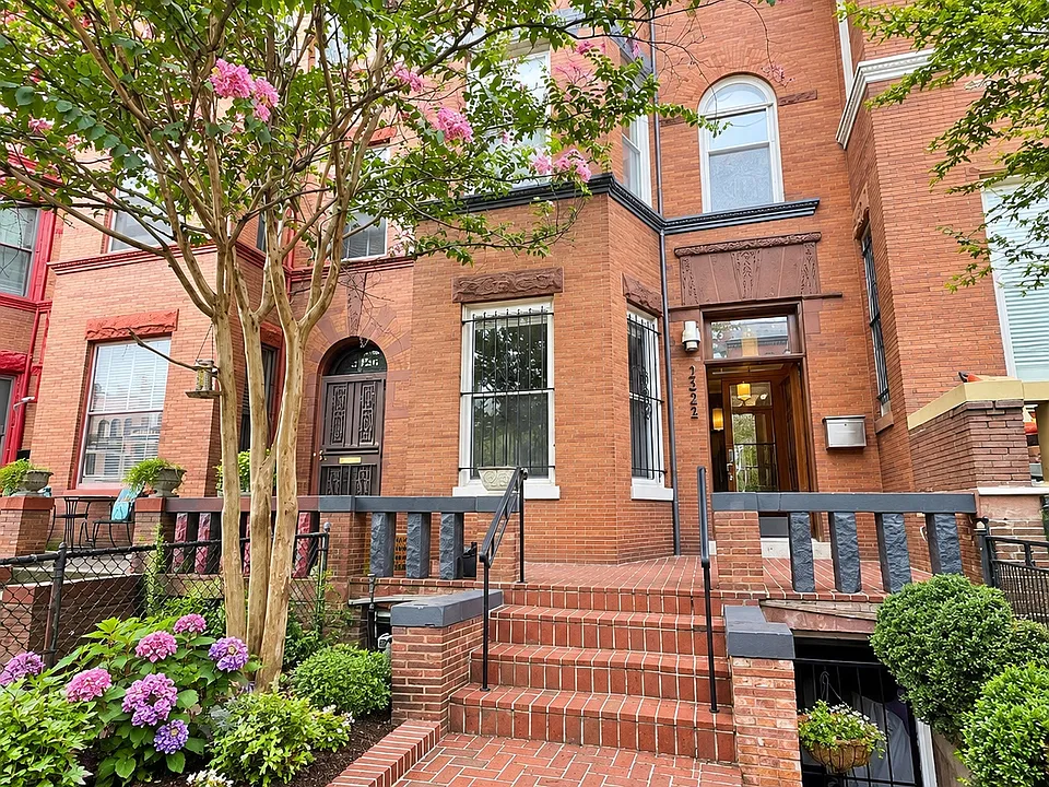 2322 1st St NW