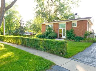 301 Crescent Dr, Wheeling, IL 60090