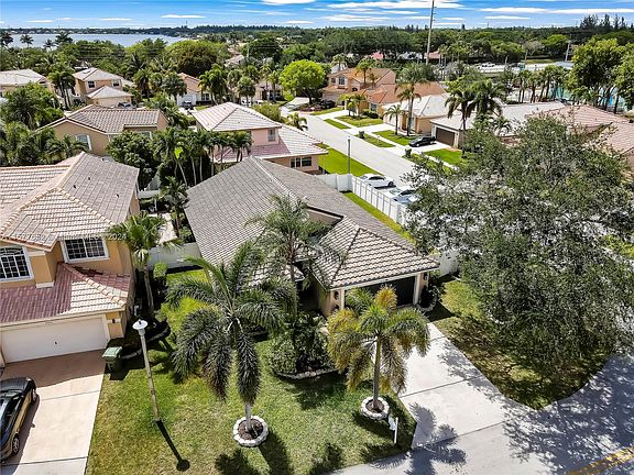 5th image of 2034 NW 183rd Ter