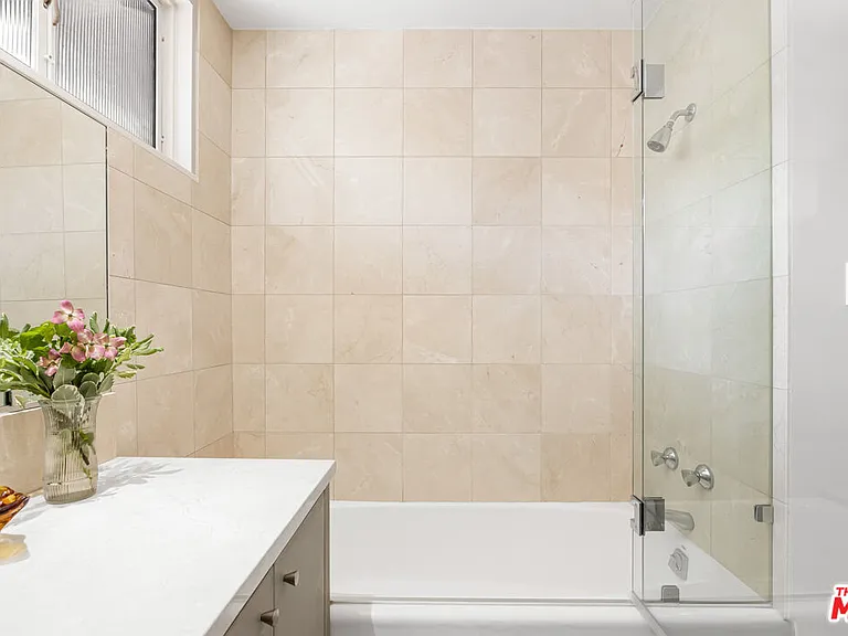 1256 Beverly Green Dr — Photo 24