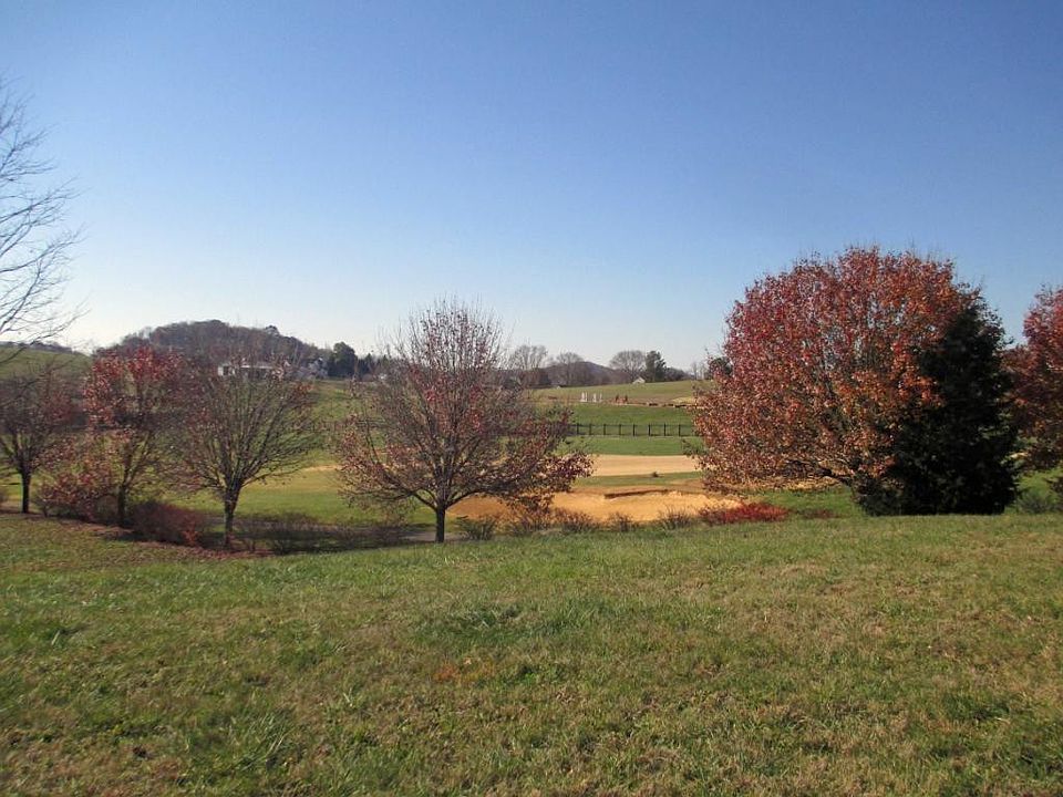 2nd image of 141 Golf Ridge Dr