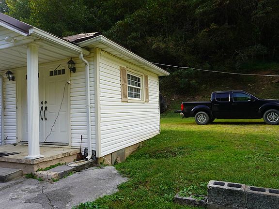 3rd image of 2 Turnberry Dr