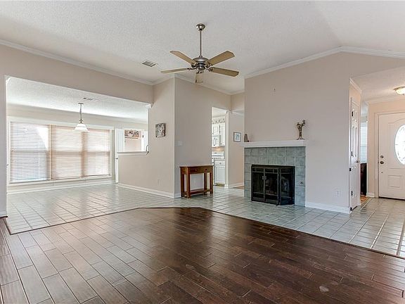 4th image of 1324 Sheila Dr