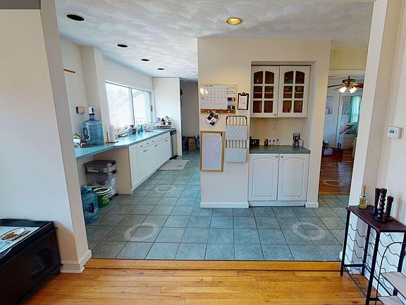 5th image of 126 Bonner Ave #2