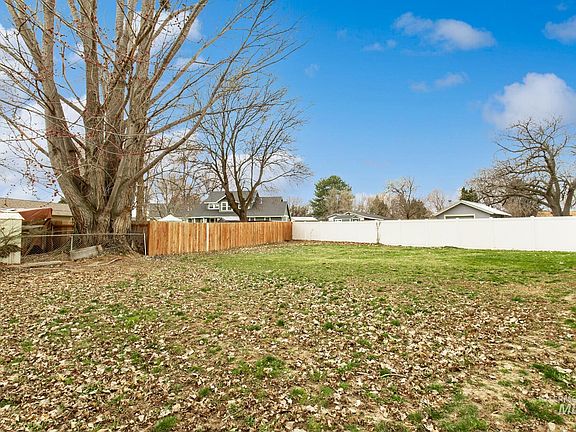 4th image of 903 Sunny Ln