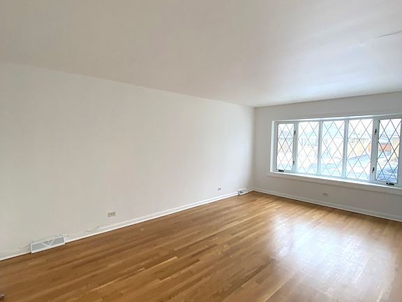 2nd image of 2440 Nona St