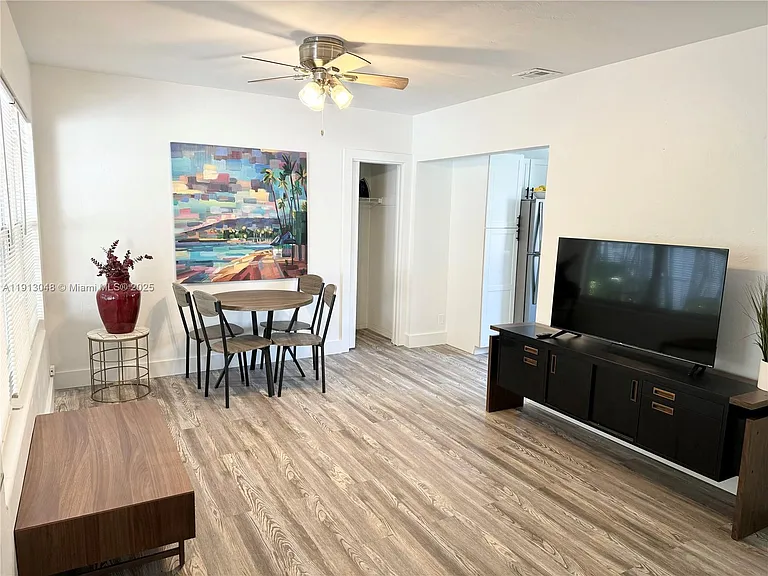 301 NE 15th Ave #1 — Photo 3