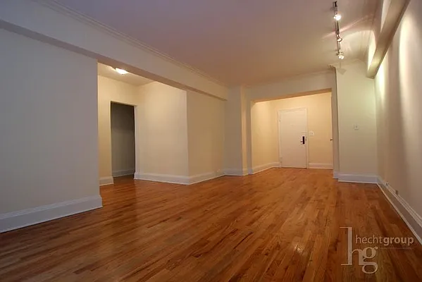 Rented by Hecht Group | media 16