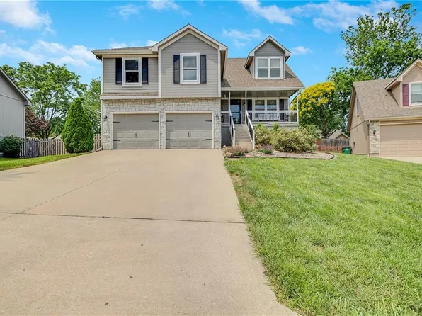 257 NE Chateau Dr, Blue Springs, MO 64014