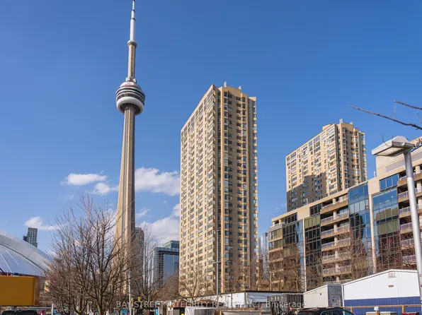 270 Queens Quay W #1107, Toronto, ON M5V 3J2