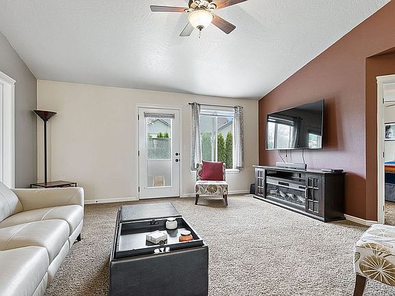5th image of 301 Sunridge Dr