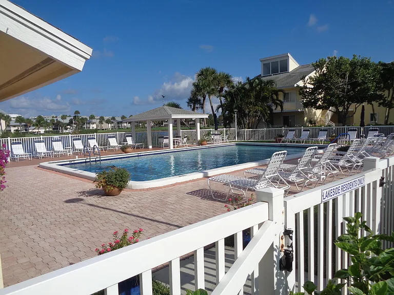 5527 NE Gulfstream Way — Photo 25