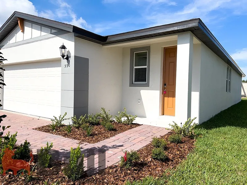 3 bed, 2.0 bath, 2020 sqft, $2,200 — Photo 3