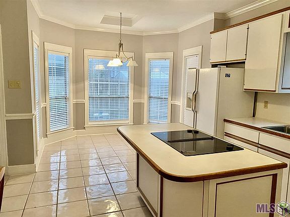 4th image of 25939 Linwood Ave
