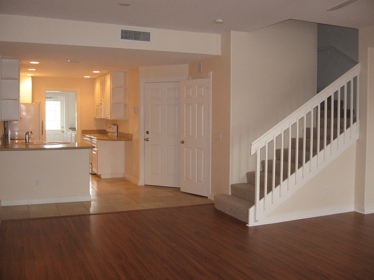 3 bed, 1652 sqft, $2,175 — Photo 2