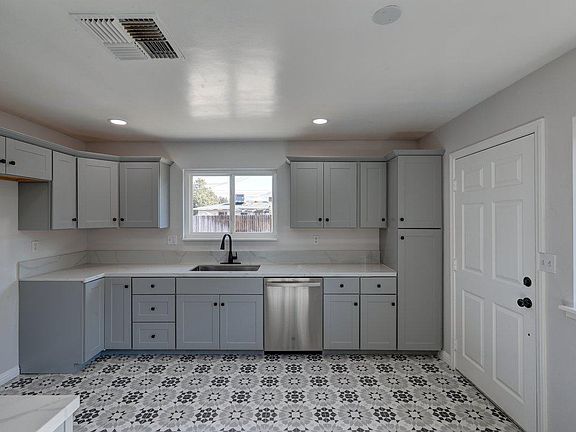 4th image of 1423 Stillman Ave
