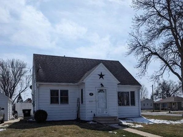 97 W 13th St, Zumbrota, MN 55992