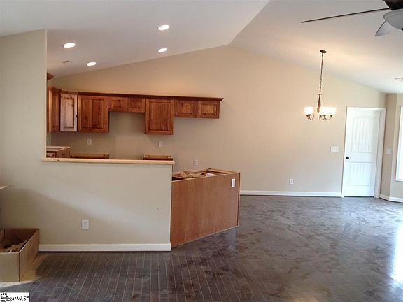 5th image of 385 Pennwood Ln