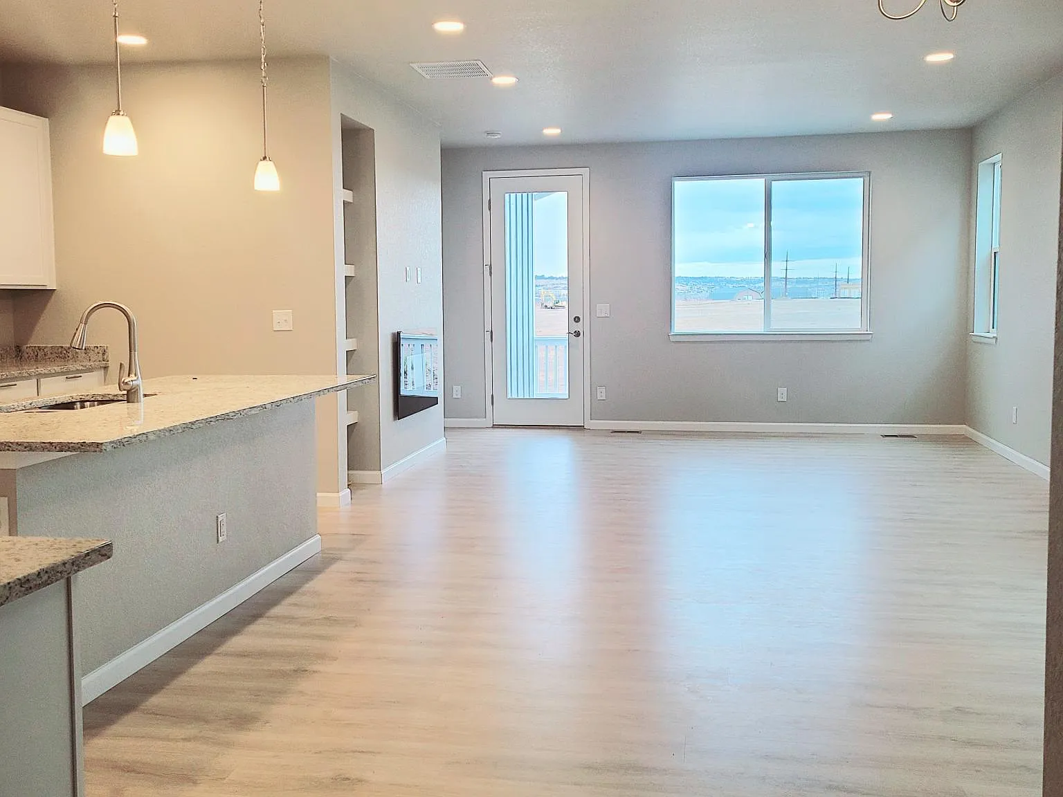 3 bed, 2.5 bath, 3364 sqft, $3,290 — Photo 4